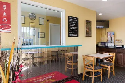 Photo 4 - Econo Lodge Fredericksburg near I-95