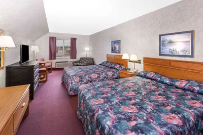 Photo 5 - Super 8 by Wyndham St. Ignace