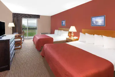 Photo 4 - Super 8 by Wyndham St. Ignace