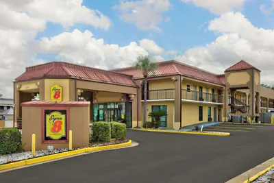 Photo 2 - Super 8 by Wyndham Mobile/Tillmans Corner