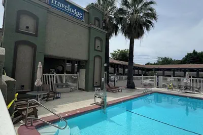 Photo 2 - Travelodge by Wyndham Redding CA