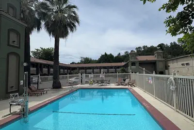 Photo 2 - Travelodge by Wyndham Redding CA