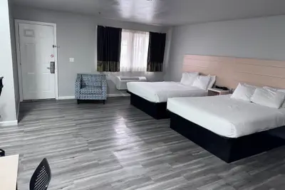 Photo 5 - Travelodge by Wyndham Redding CA