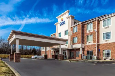 Photo 2 - Comfort Inn & Suites Dayton North