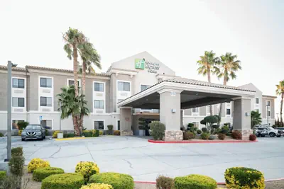 Photo 2 - Holiday Inn Express Hotel & Suites Hesperia by IHG