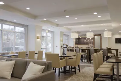 Photo 4 - Hampton Inn by Hilton Hallandale Beach Aventura