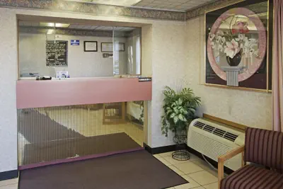Photo 5 - Executive Inn