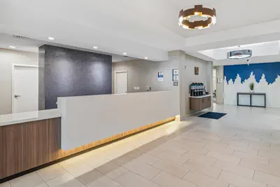 Photo 4 - Best Western Valencia/Six Flags Inn & Suites