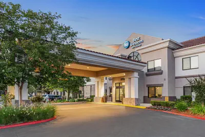 Photo 2 - Best Western Valencia/Six Flags Inn & Suites