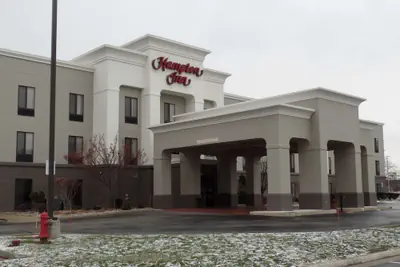 Photo 2 - Hampton Inn Bowling Green