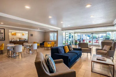 Photo 5 - Comfort Inn Gilroy