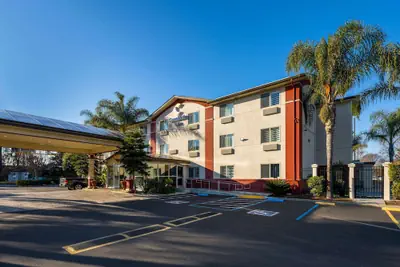 Photo 2 - Comfort Inn Gilroy