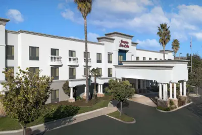 Photo 2 - Hampton Inn & Suites Paso Robles