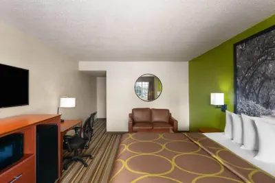 Photo 4 - Super 8 by Wyndham Lake City