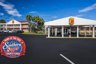 Photo 2 - Super 8 by Wyndham Lake City