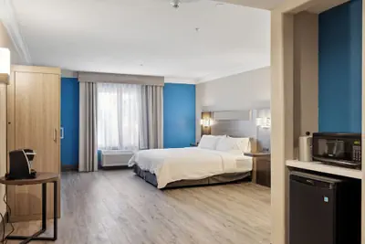 Photo 5 - Holiday Inn Express Hotel & Suites Vacaville by IHG