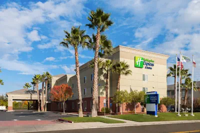 Photo 2 - Holiday Inn Express Hotel & Suites Vacaville by IHG