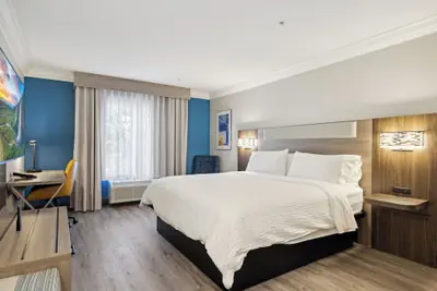 Photo 3 - Holiday Inn Express Hotel & Suites Vacaville by IHG