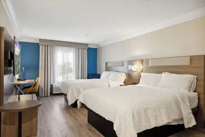 Photo 4 - Holiday Inn Express Hotel & Suites Vacaville by IHG