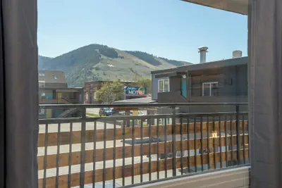 Photo 2 - Bel Aire Motel