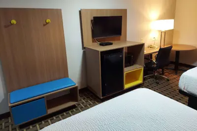Photo 3 - Days Inn & Suites by Wyndham Huntsville