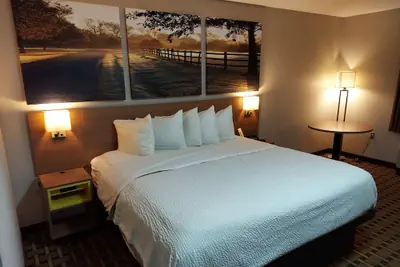 Photo 5 - Days Inn & Suites by Wyndham Huntsville