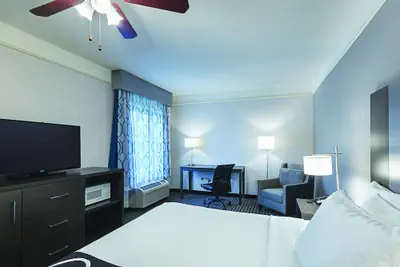 Photo 5 - La Quinta Inn & Suites by Wyndham Conroe