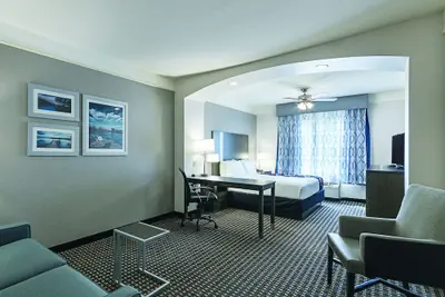 Photo 4 - La Quinta Inn & Suites by Wyndham Conroe