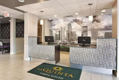 Photo 5 - La Quinta Inn & Suites by Wyndham Tampa Bay Area-Tampa South