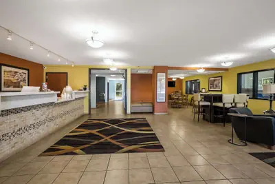 Photo 4 - Americas Best Value Sandman Inn