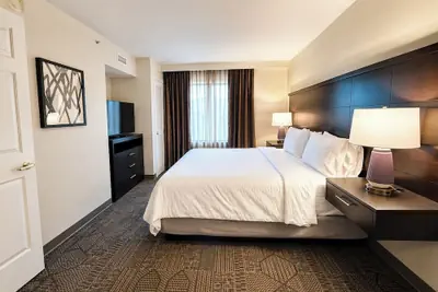 Photo 4 - Staybridge Suites Middleton Madison-West by IHG