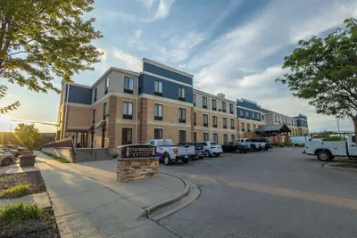 Photo 2 - Staybridge Suites Middleton Madison-West by IHG