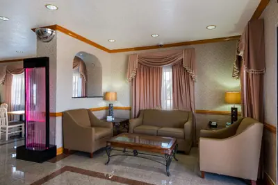 Photo 3 - SureStay Hotel by Best Western Falfurrias
