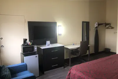 Photo 5 - Days Inn by Wyndham Grove City Columbus South