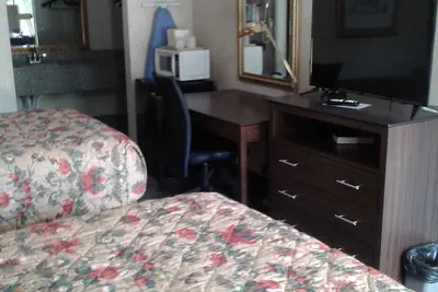 Photo 4 - Budget Inn Express