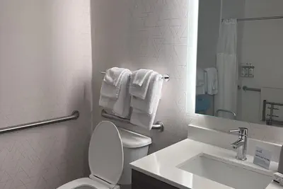Photo 4 - Holiday Inn Express & Suites Southfield Detroit by IHG