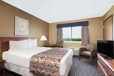 Photo 3 - Baymont by Wyndham Columbus/Rickenbacker