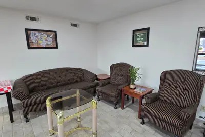 Photo 3 - Econo Lodge Villa Rica