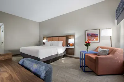 Photo 2 - Hampton Inn Linden