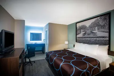 Photo 5 - Super 8 by Wyndham Mobile I-65