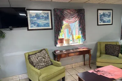 Photo 3 - Quality Quarters Inn