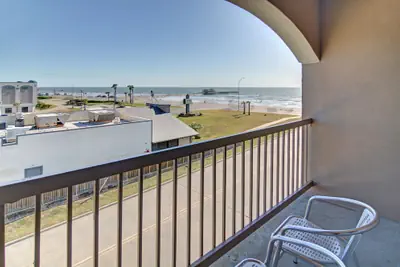 Photo 3 - Spark by Hilton Galveston