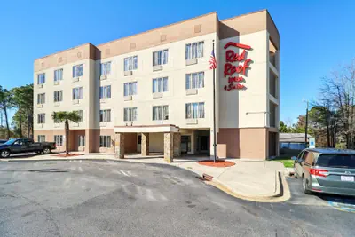 Photo 2 - Red Roof Inn & Suites Fayetteville - Fort Bragg
