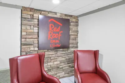 Photo 4 - Red Roof Inn & Suites Fayetteville - Fort Bragg
