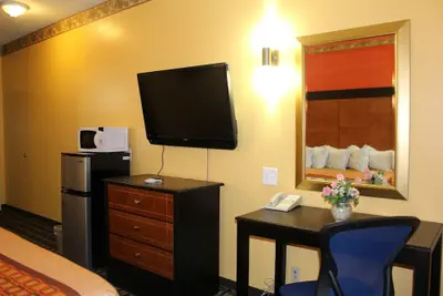 Photo 5 - Magnolia Inn And Suites