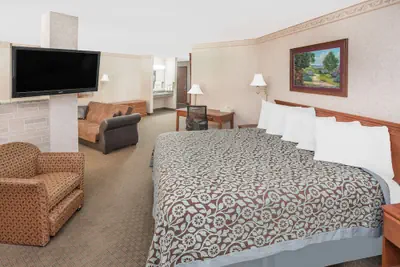 Photo 3 - Days Inn & Suites by Wyndham Brinkley