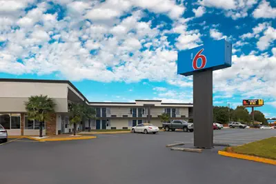 Photo 2 - Motel 6 McDonough, GA