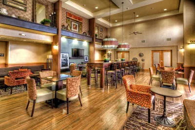 Photo 2 - Hampton Inn & Suites Kalamazoo - Oshtemo