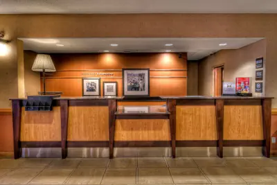 Photo 5 - Hampton Inn & Suites Kalamazoo - Oshtemo