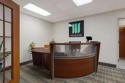 Photo 4 - MainStay Suites Wilmington - University Area